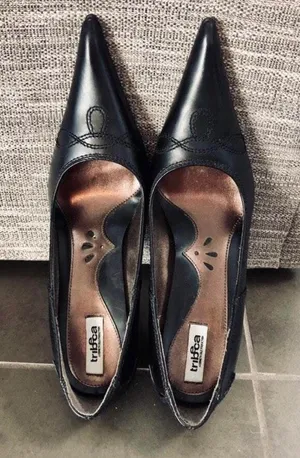 Kenneth Cole Hardly Worn Tribeca pointed toe shoes. Sz 7.5. In excellent condition thumbnail 2