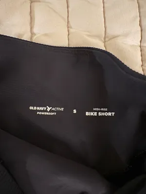 Old Navy Women's Black High-Waist Ribbed Biker Shorts 8” thumbnail 2