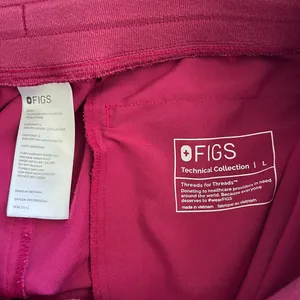 Figs Nepal Skinny Joggers Scrub Pants in Dark Magenta Size Large thumbnail 5