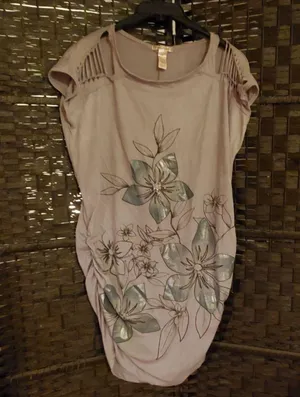 Gray Floral Designed Top | Size 1X thumbnail 1