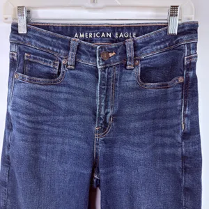 American Eagle Women's Mom Jeans Size 4 Short thumbnail 2