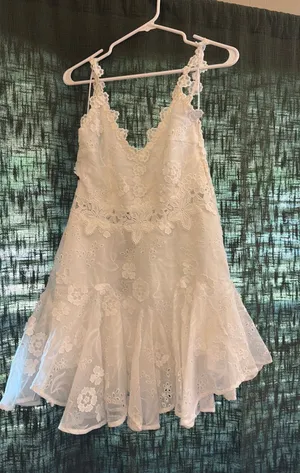 Elliatt Dress White Midi thumbnail 1