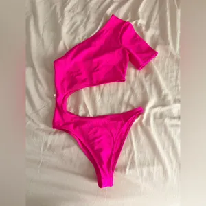 Alo yoga pink body wave cut out one piece swimsuit Xxs thumbnail 3