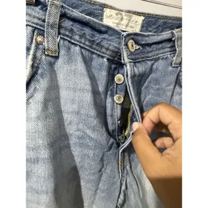 Free People We The Free Maggie Heavily Distressed Crop Jeans Size 27 Frayed Hem thumbnail 6