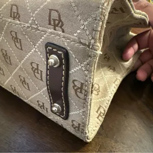 Dooney & Bourke East West Tote Signature Quilt Tan & Brown‎ Stitching EUC thumbnail 8