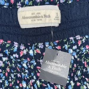 Abercrombie & Fitch NWT Size S Blue Floral Print Smock One Piece Shorts Romper thumbnail 6