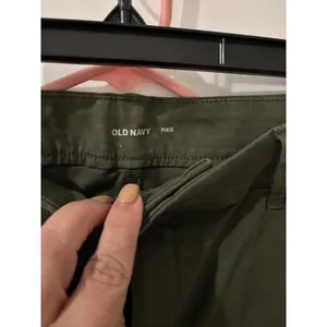 Old Navy Pixie Mid-Rise Cropped Chino Olive Green Dress Casual Utility‎ Sz 12 thumbnail 2