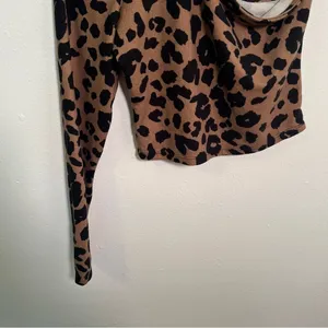 Le Lis Women's Size Medium One Shoulder Crop Top Animal Print Mock Neck Long Slv thumbnail 4