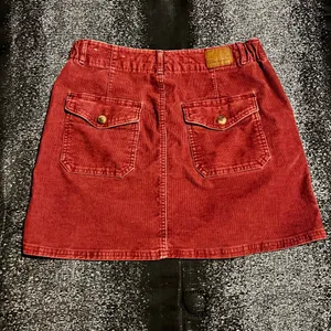 Womens sz8 American Eagle super stretch burgundy corduroy mini skirt thumbnail 2