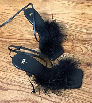 Zara Women's Leather Black Feathered Sandals thumbnail 1