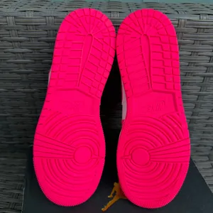 Air Jordan 1 Low GS Pink Foam Hyper Pink 5.5Y/7W thumbnail 6