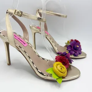 Betsey Johnson Fluer Sandals Heels Flower embellished Size 7.5 Gold Metallic thumbnail 2