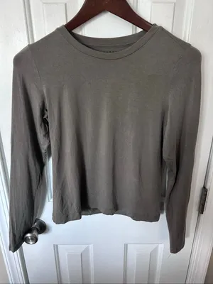 No Bull long sleeve shirt women’s size M gray work out shirt. thumbnail 1