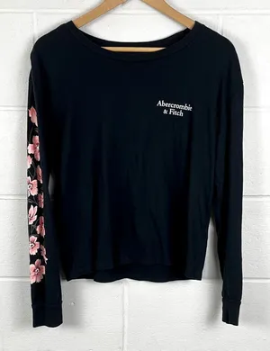 Abercrombie and Fitch women navy crewneck long sleeve floral graphic tee size M thumbnail 1
