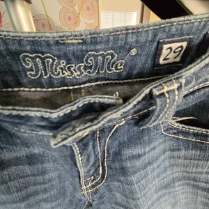 Miss Me FLEUR DE LIS Capri Jeans size 29 thumbnail 4
