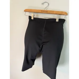 Skims Body Butt and Hip Enhancing Mid Thigh Short Black Sz M NEW thumbnail 3
