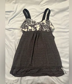 Lululemon tank top size 6 thumbnail 1