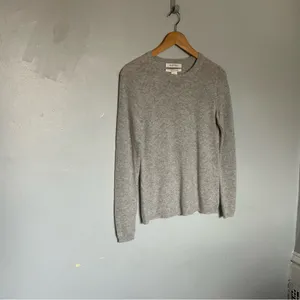 Ellen Tracy Gray Beige Cashmere Sweater thumbnail 2