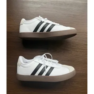 NWOT Adidas VL Court 3.0 White Black Gum Sole Sneakers Mens 7 Womens 8.5 thumbnail 2