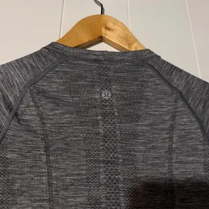 Lululemon Swiftly Tech Long Sleeve Gray Thumbhole Running Top Size 2 Athletic thumbnail 6