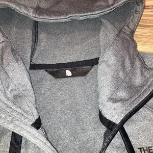 The North Face Full Zip Hoodie‎ Women's Size medium, Gray Fleece Active Jacket thumbnail 3