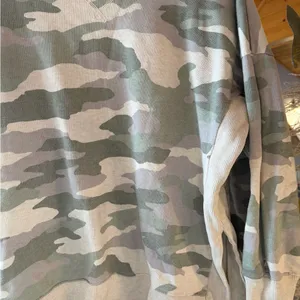 Aerie Camo Pullover size Medium thumbnail 3