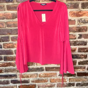 NWT Express Red V-Neck Long Bell Sleeve Open Shoulder Top Women's Size Small thumbnail 3