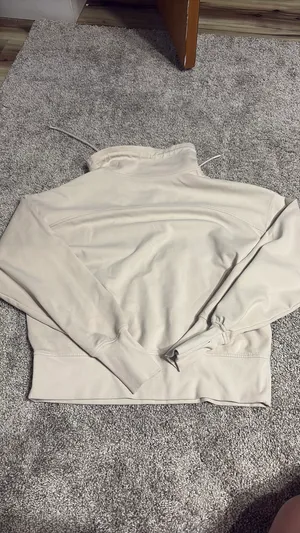 Old navy cream white  thumbnail 2