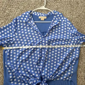 🦋 Michael Michael Kors Blue White Polka Dot Button Down Tie Blouse Casual thumbnail 6
