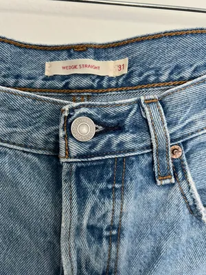 Levi's Wedgie Straight Distressed thumbnail 2