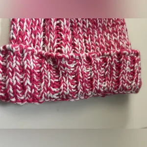 Aeropostale Women’s Pink & White Knit Pom Beanie & Scarf Set NWT thumbnail 4
