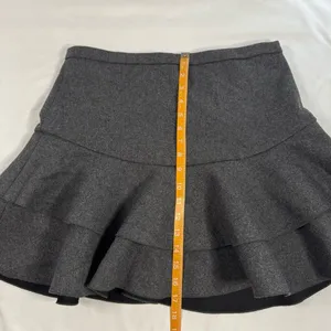 J Crew Flounce Mini Skirt Wool Size 6 Grey Tiered Ruffle Y2K Preppy Neutral thumbnail 4