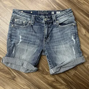 Miss Me Size 27 Boyfriend Shorts Mid Rise Cuff Stretch Rhinestone Stud Pockets thumbnail 3