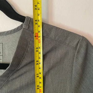 FIGS Graphite Gray Catarina Scrub Top Medical Uniform Women's size XS Nurse Dr thumbnail 8