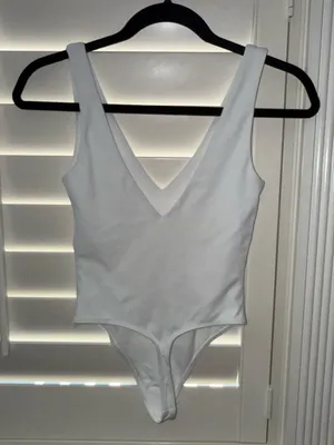 Aritzia Babaton Contour V-Neck Bodysuit White Size XS thumbnail 3