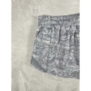 Lululemon Hotty Hot Short II 4" LR 10 Frozen Vista Alpine White Arctic Grey thumbnail 10