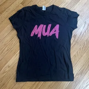 PORT & COMPANY Black “MUA” Graphic Short Sleeve Tee Women’s Medium thumbnail 1