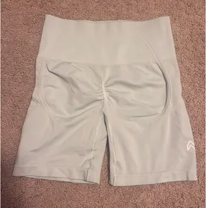 Green workout shorts Size XS thumbnail 2