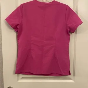 Figs scrub top size small thumbnail 4