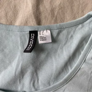H&M Blue Button‎ Top thumbnail 3
