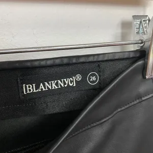 BLANK NYC Black Faux Leather Biker Chino Shorts Size 26‎ thumbnail 6