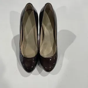 Black/Brown Heels. Size 7‎ 1/2. Black thumbnail 2