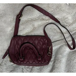 Vera Bradley Mini Crossbody Handbag "Marlo" Quilted Leather in Claret (wine) EUC thumbnail 2