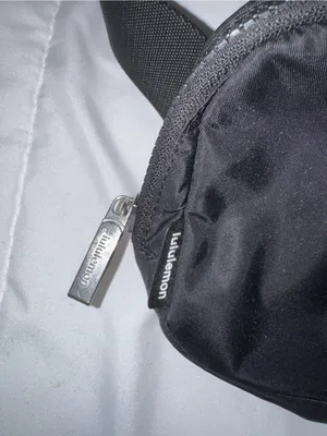 Lululemon Everywhere Belt Bag Black 1L thumbnail 3
