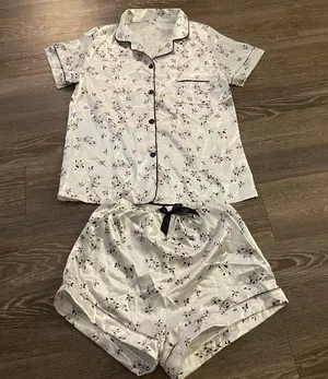 Boutique New White Flower Print Satin Pajama Set. Size Small thumbnail 4
