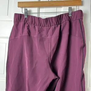 Lululemon On the Right Track Relaxed fit Pant Burgandy/ Wine size 10. thumbnail 10