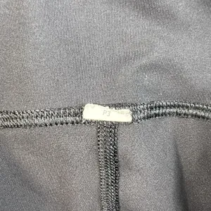Lululemon Athletica‎ Size 10 Crop Capri Mesh Panel Leggings Black Zip Pockets thumbnail 8