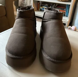 Mini Boots Size 10 thumbnail 1