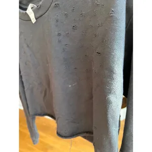 Alo Yoga womens Fierce Pullover‎ Yoga sweatshirt size XS distressed thumbnail 3