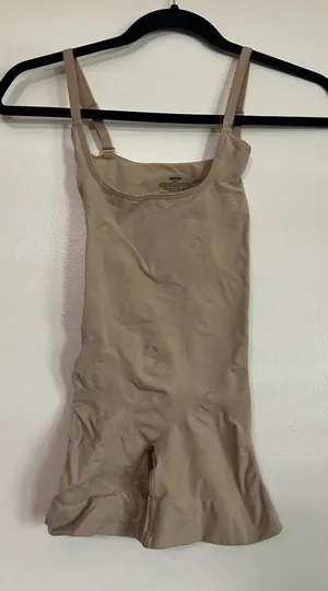 Skims Sculpting‎ Bodysuit in Beige - Size Large thumbnail 1